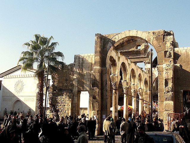 Luísa Alcobia Leal (júri), ao centro, acompanhada de Quim Coelho da Mota e Taveira de Sousa.